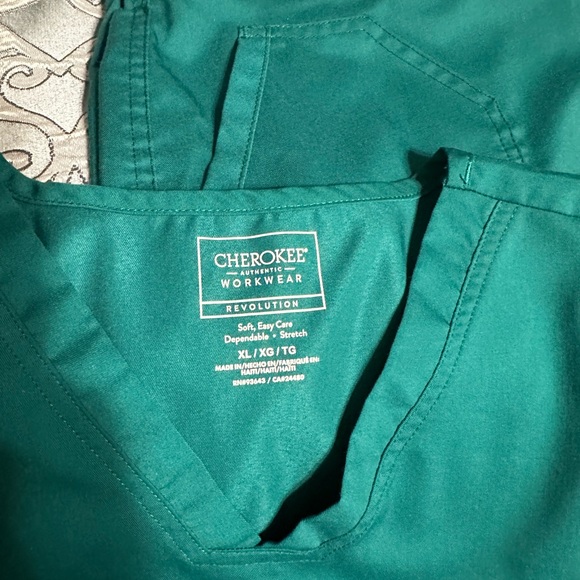 Hunter Green full scrub set - Picture 10 of 11